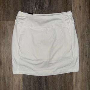 NWT Under Armour Women’s Golf Skort. White. Size Medium